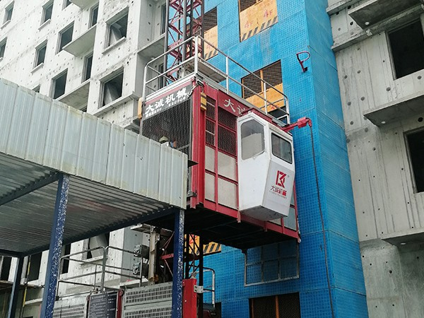 山西三建使用大誠(chéng)機(jī)械施工升降機(jī)、物料提升機(jī)案例